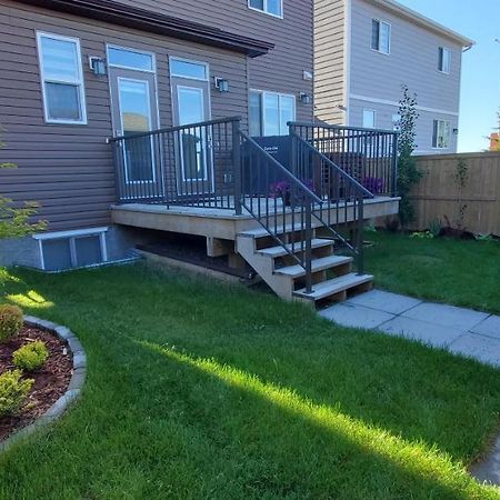 Delightful 1-Bedroom Private Suite In A New Home YYC المظهر الخارجي الصورة