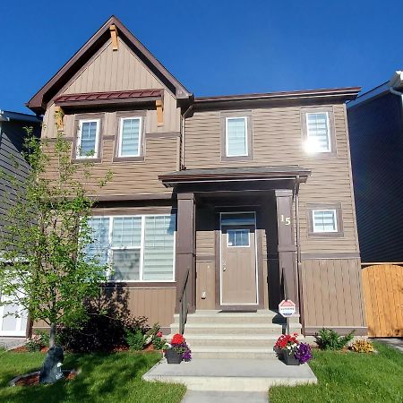 Delightful 1-Bedroom Private Suite In A New Home YYC المظهر الخارجي الصورة