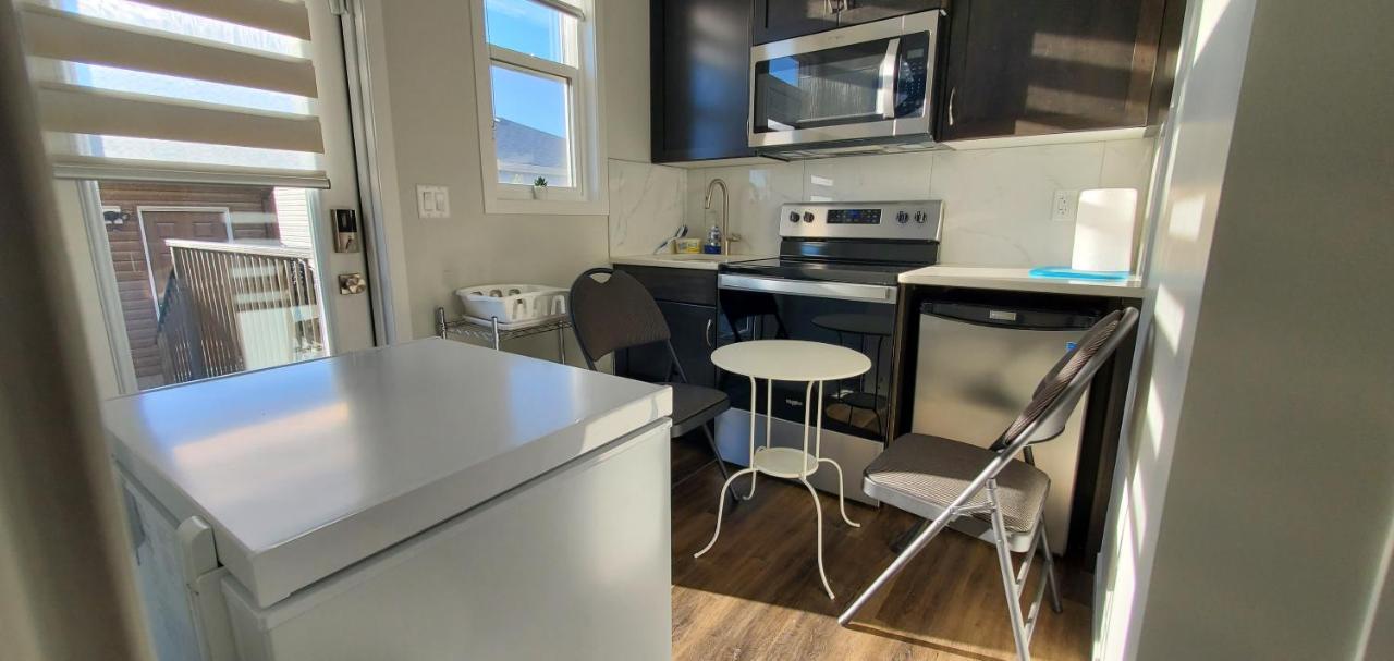 Delightful 1-Bedroom Private Suite In A New Home YYC المظهر الخارجي الصورة