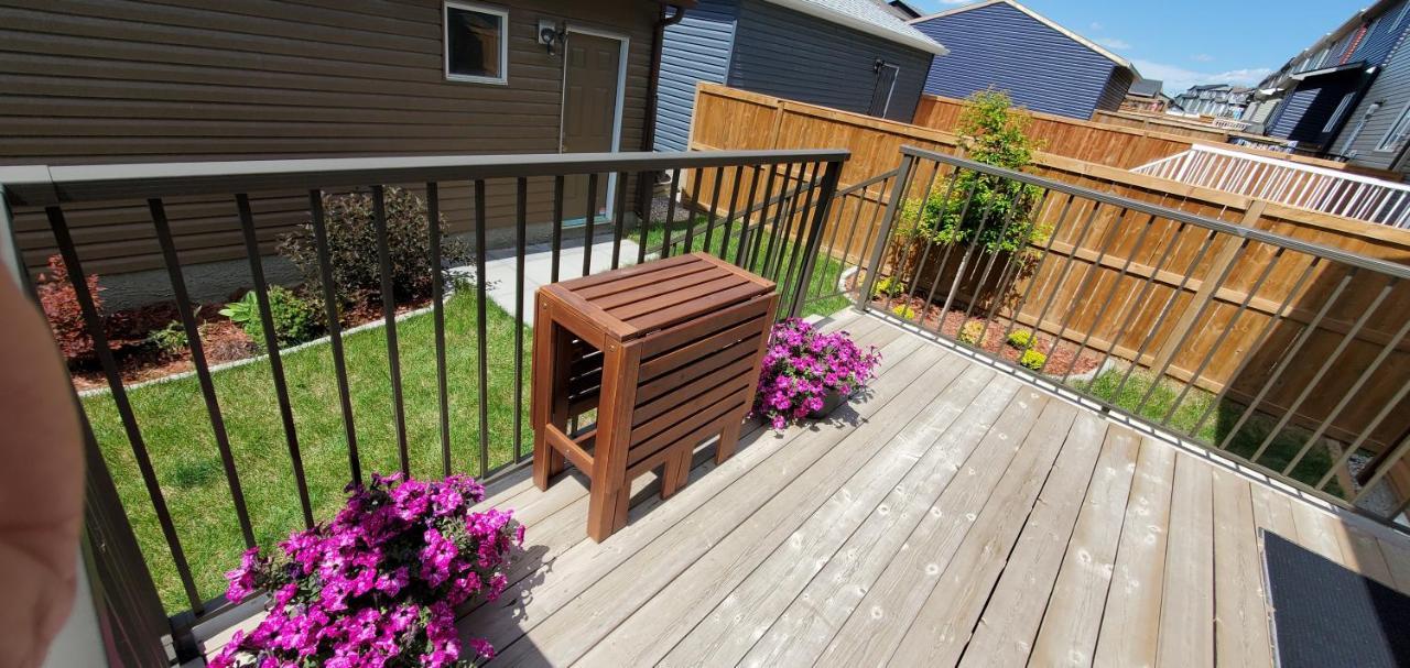 Delightful 1-Bedroom Private Suite In A New Home YYC المظهر الخارجي الصورة