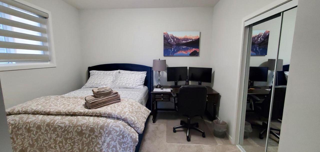 Delightful 1-Bedroom Private Suite In A New Home YYC المظهر الخارجي الصورة