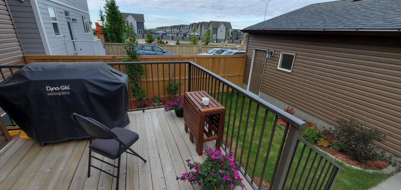 Delightful 1-Bedroom Private Suite In A New Home YYC المظهر الخارجي الصورة