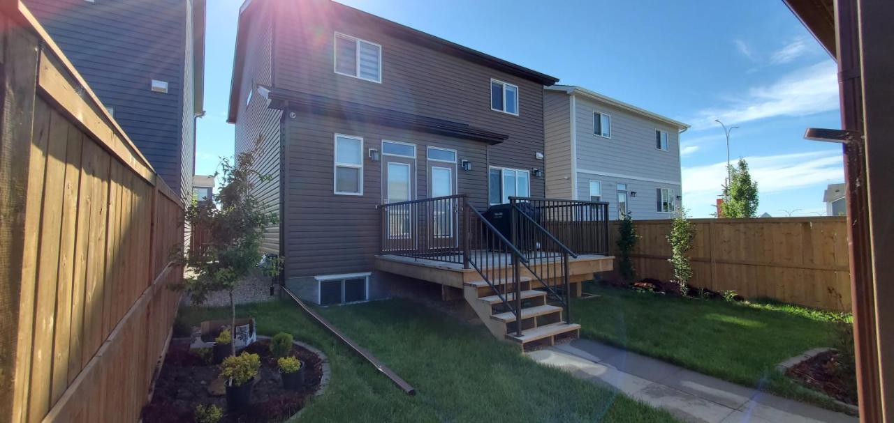 Delightful 1-Bedroom Private Suite In A New Home YYC المظهر الخارجي الصورة