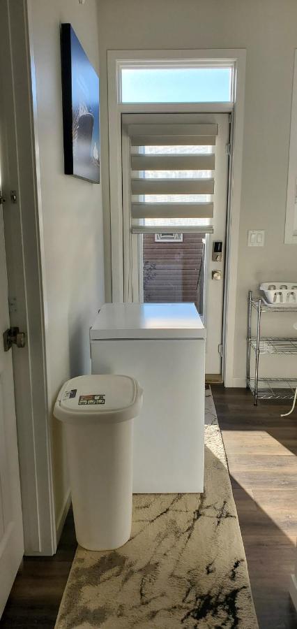 Delightful 1-Bedroom Private Suite In A New Home YYC المظهر الخارجي الصورة