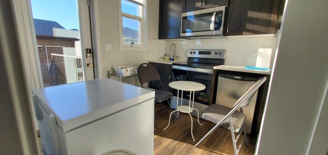 Delightful 1-Bedroom Private Suite In A New Home YYC المظهر الخارجي الصورة