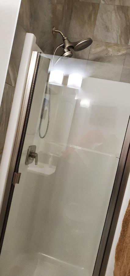 Delightful 1-Bedroom Private Suite In A New Home YYC المظهر الخارجي الصورة