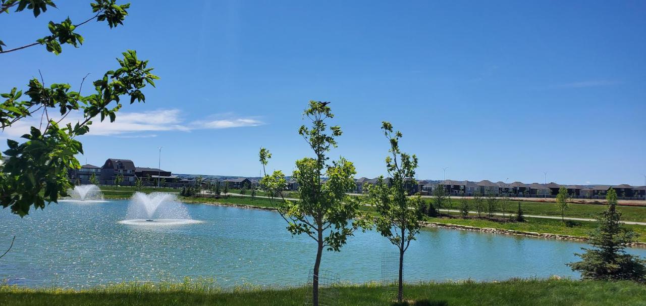 Delightful 1-Bedroom Private Suite In A New Home YYC المظهر الخارجي الصورة